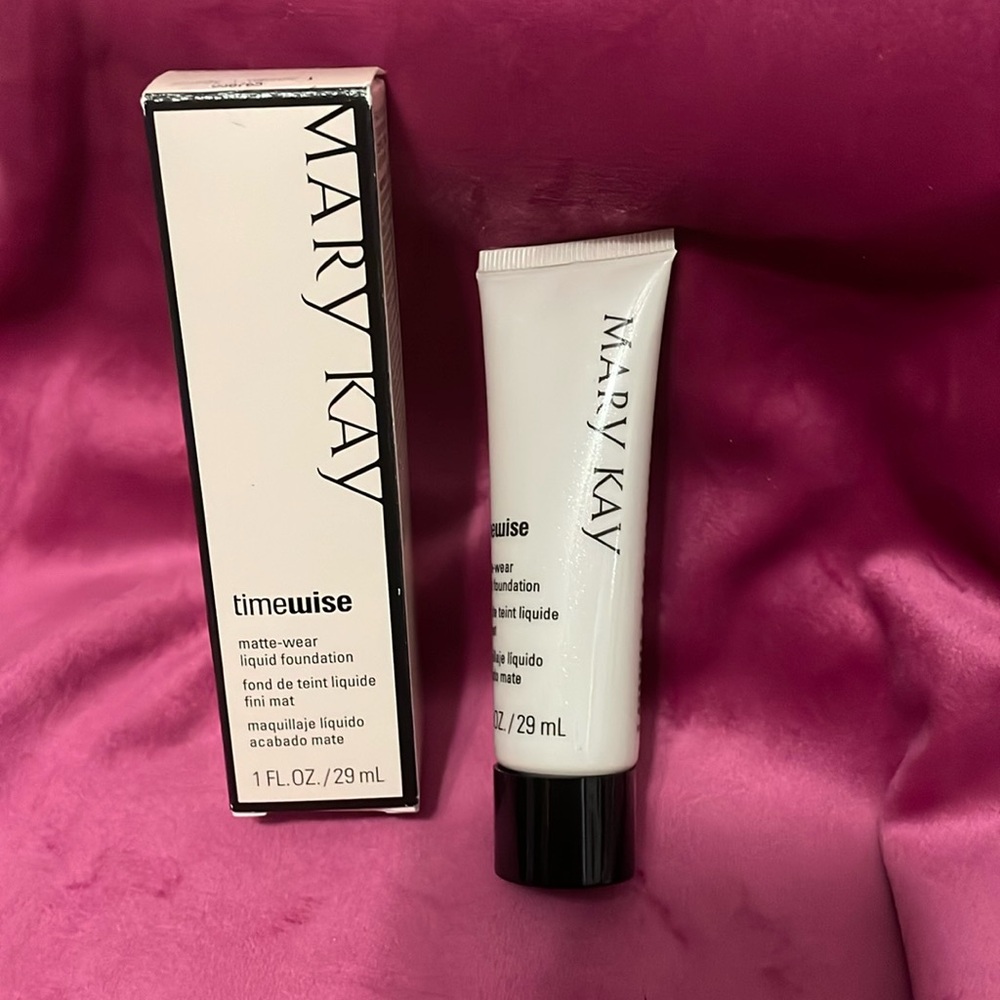 Matte -Wear Liquid Foundation 
Bronze 1, combination to oily skin
1 Fl. oz.